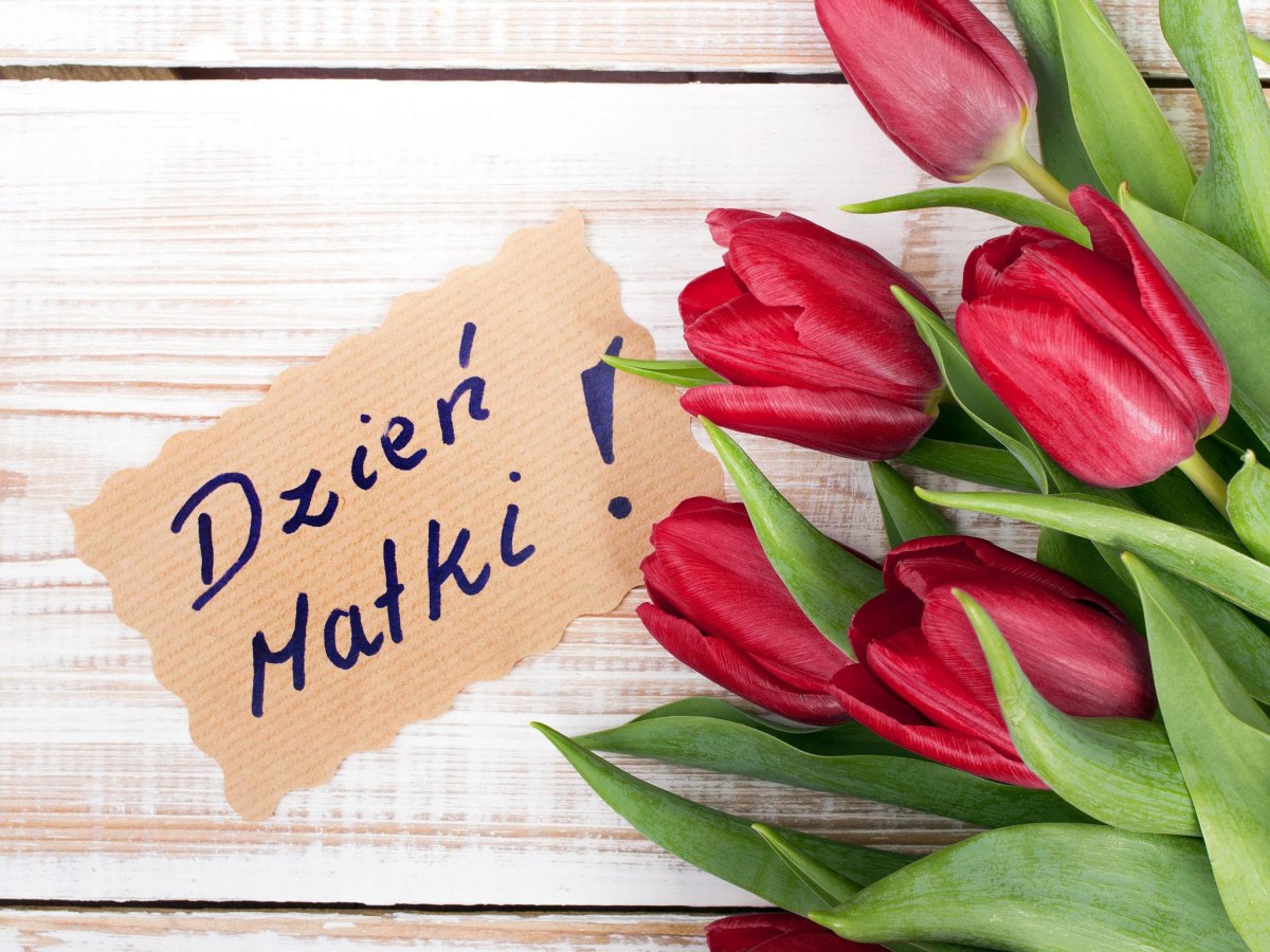 Kartka i kwiaty na Dzień Matki