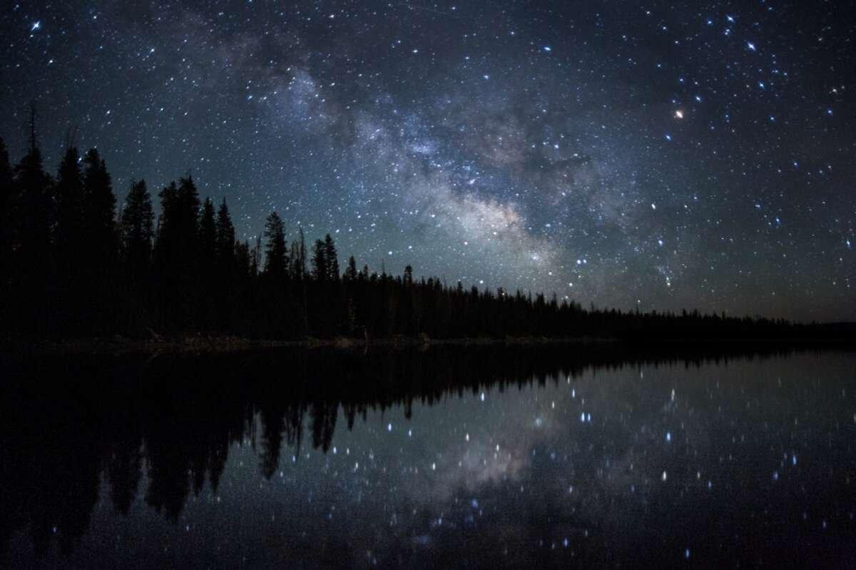 Gwiaździste niebo nocą