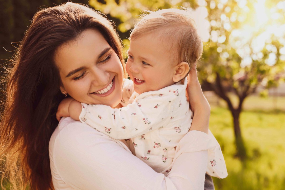 Mama z dzieckiem szczęśliwa rodzina